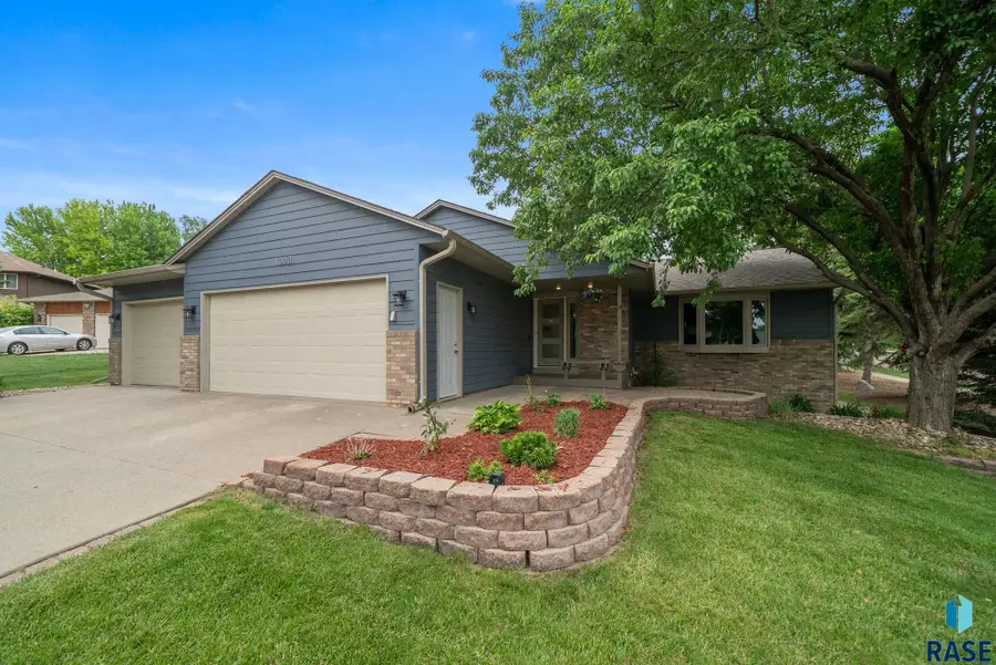 1000 N Richmond Cir, Sioux Falls, SD 57103 - #2
