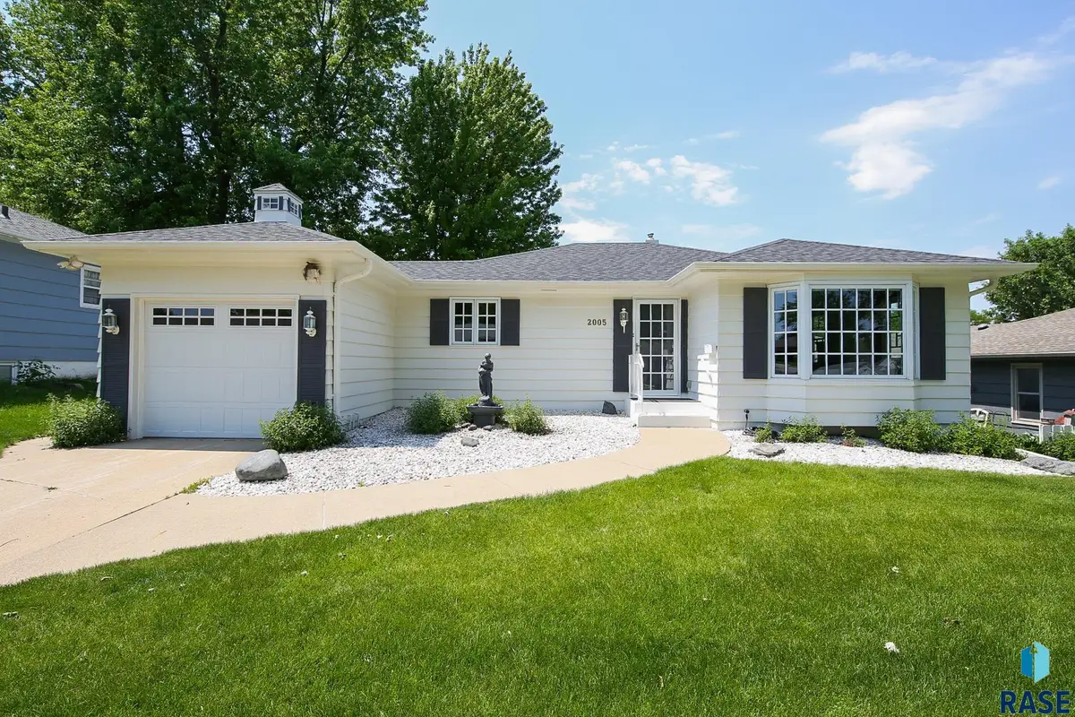 2005 S Lyndale Ave, Sioux Falls, SD 57105 - #1