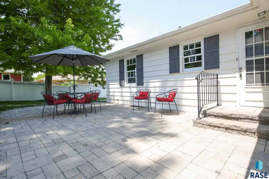 2005 S Lyndale Ave, Sioux Falls, SD 57105 - #2