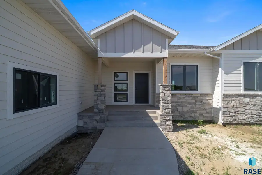408 E 11th St, Crooks, SD 57020 - #2