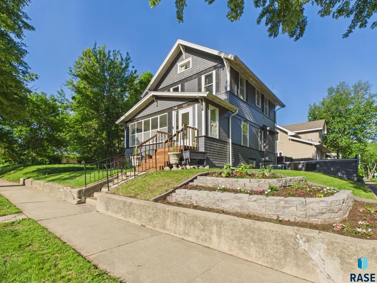 1101 S Center Ave, Sioux Falls, SD 57105 - #1