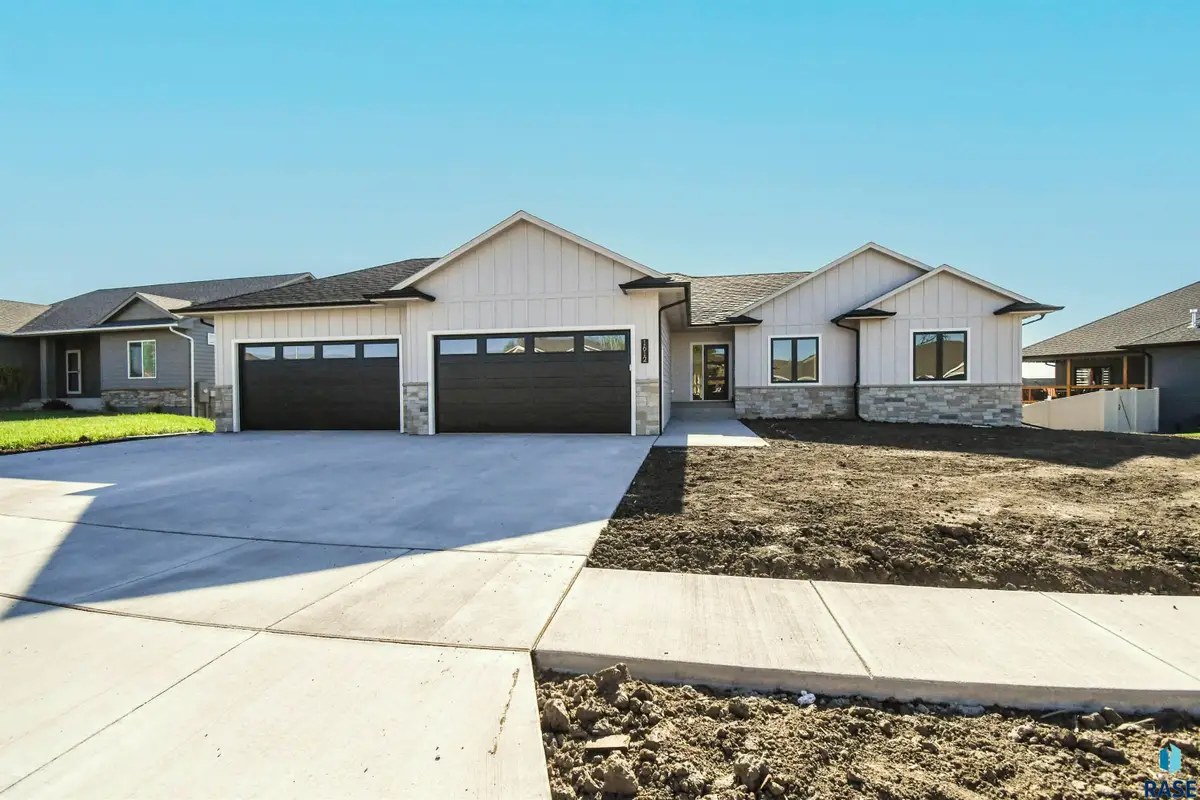 1612 N Notley Ct, Sioux Falls, SD 57110 - #1