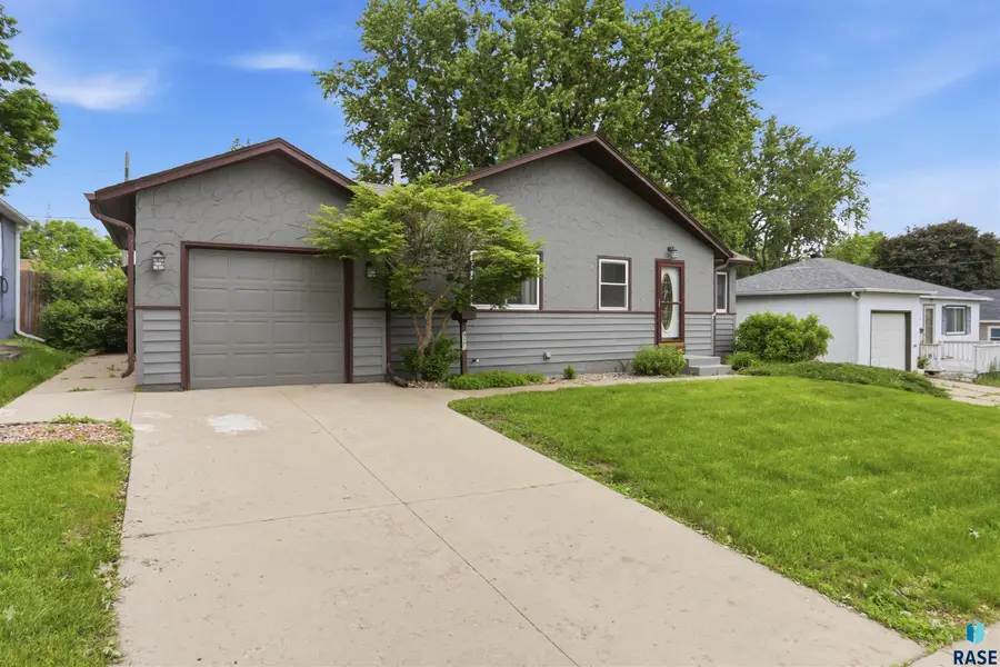 921 S Marday Ave, Sioux Falls, SD 57103 - #3