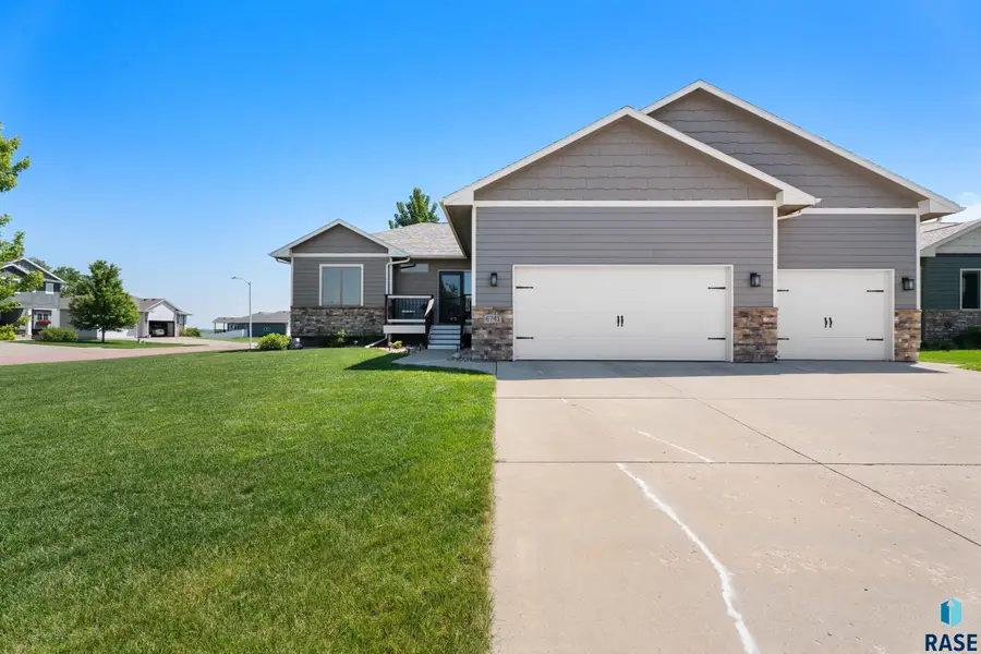 6741 E 44th St, Sioux Falls, SD 57110 - #2