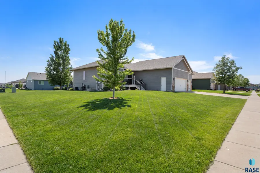 6741 E 44th St, Sioux Falls, SD 57110 - #3