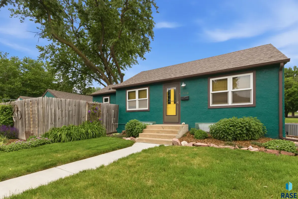 1900 W 28th St, Sioux Falls, SD 57105 - #1