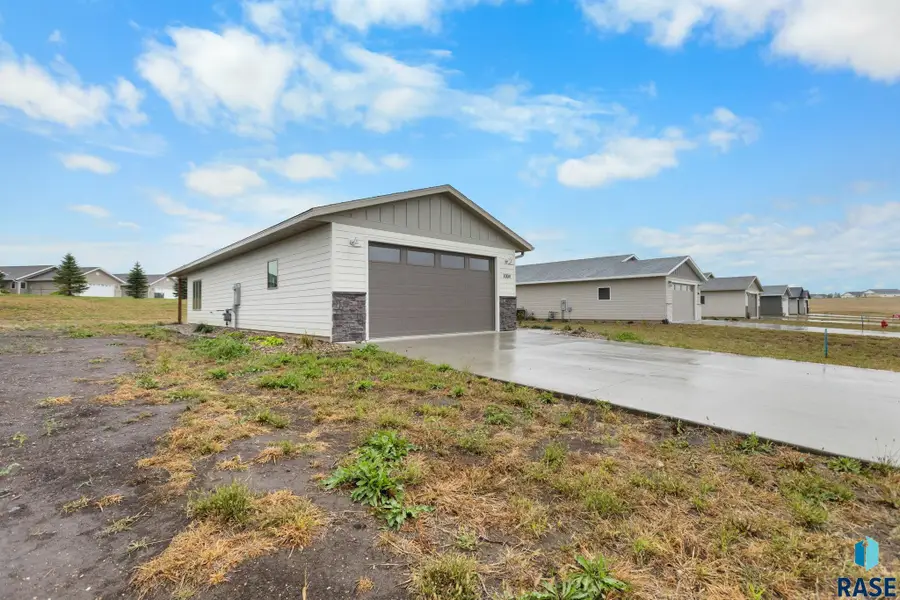 1004 S 6th Ave, Rock Rapids, IA 51246 - #3