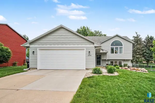 2500 S Pepper Ridge Ave, Sioux Falls, SD 57103