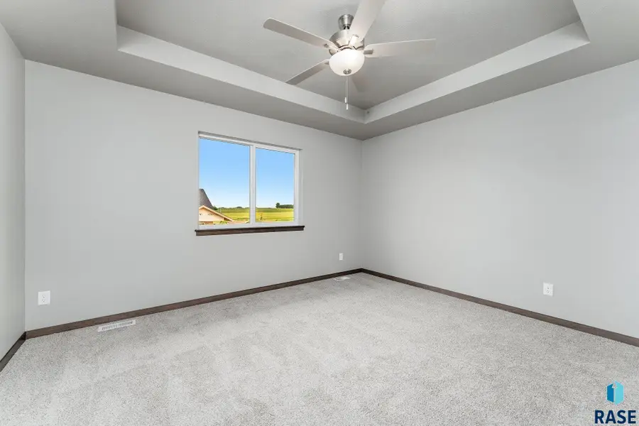 1613 N Tina Dr, Sioux Falls, SD 57110 - #2