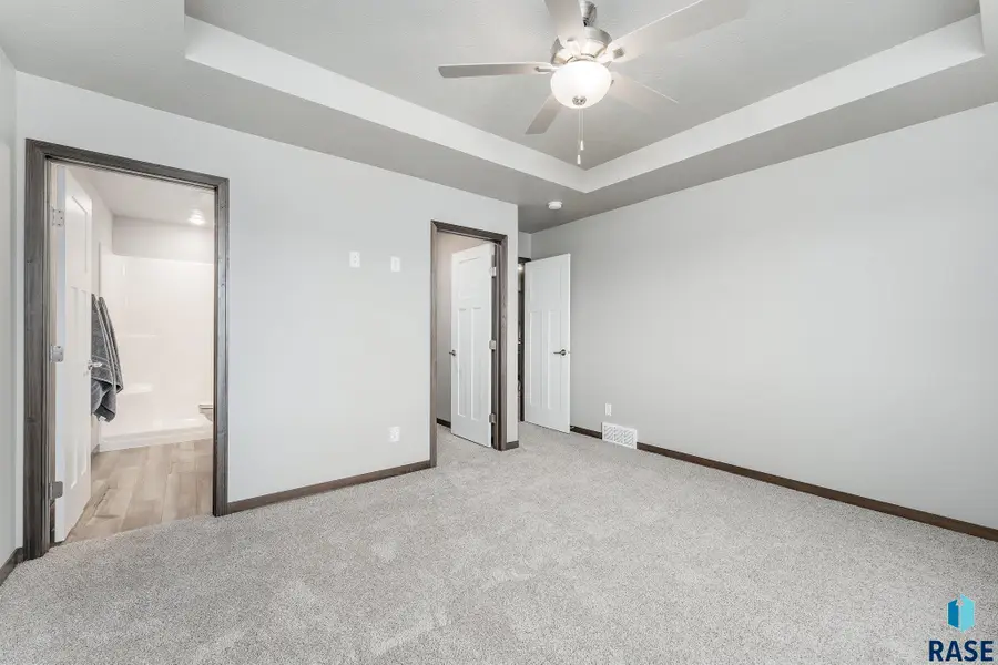 1613 N Tina Dr, Sioux Falls, SD 57110 - #3