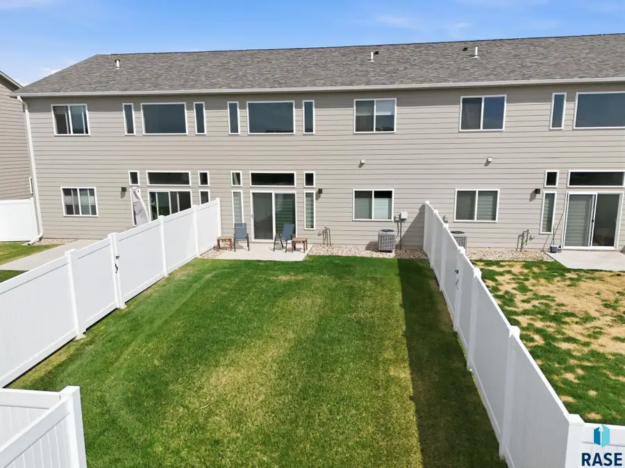 5513 Huntwood Ave, Sioux Falls, SD 57108 - #2