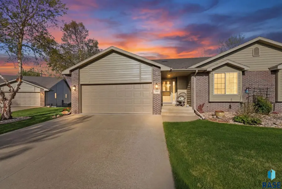 3403 S Pennant Pl, Sioux Falls, SD 57110 - #2