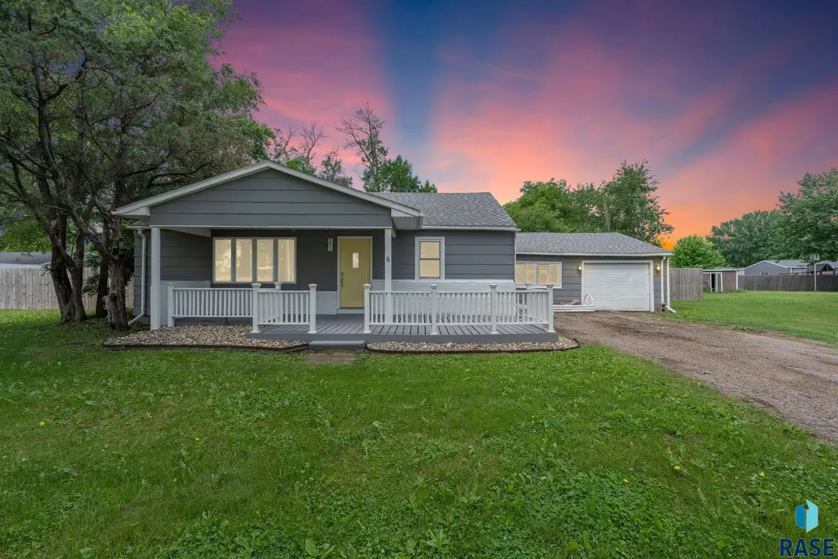 721 S Elm St, Lennox, SD 57039 - #1