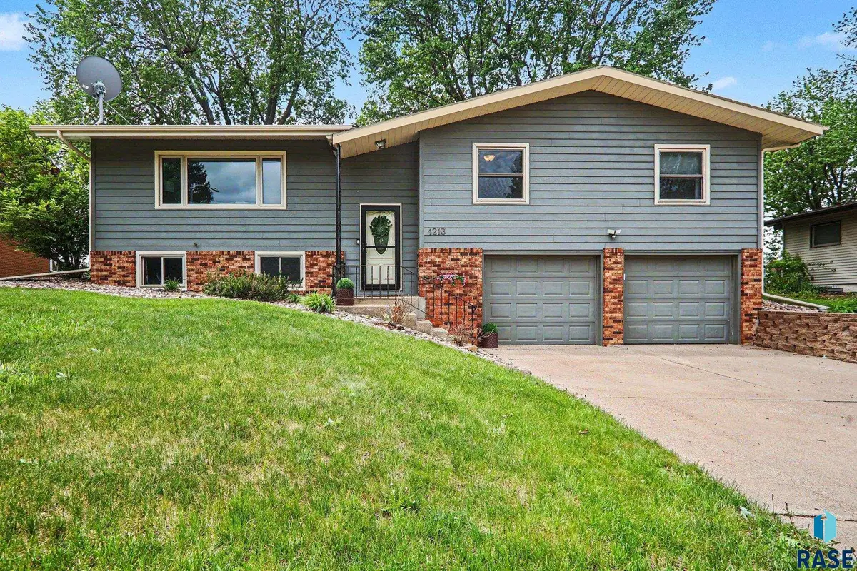 4213 S Hickory Hill Rd, Sioux Falls, SD 57103 - #1
