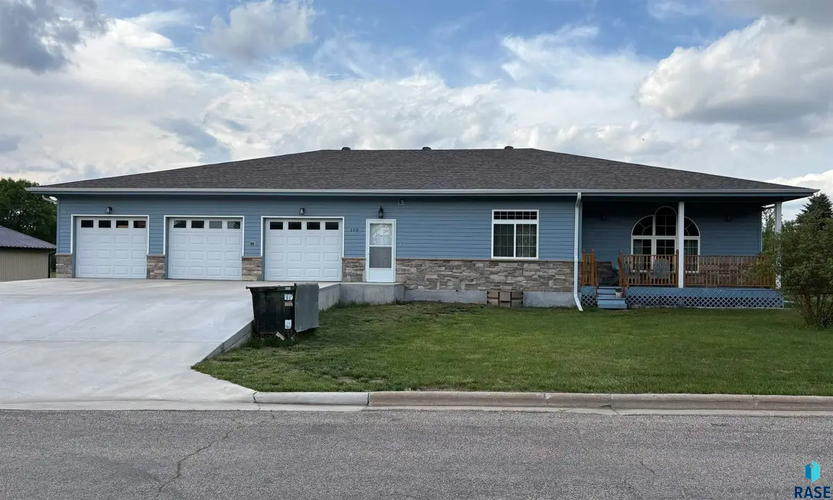 110 W Frederick Ave, Flandreau, SD 57028 - #1