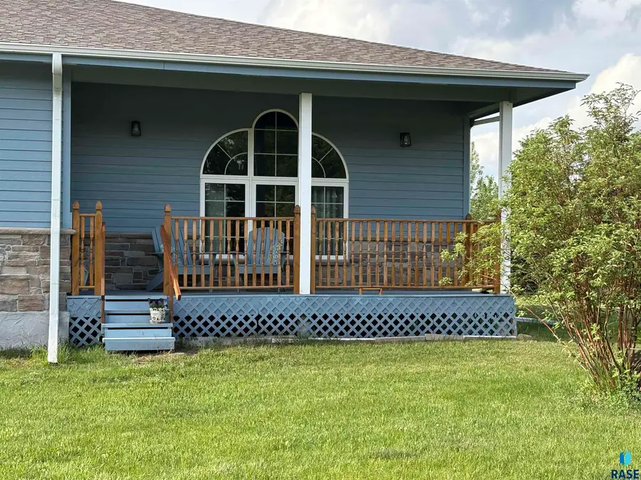 110 W Frederick Ave, Flandreau, SD 57028 - #2