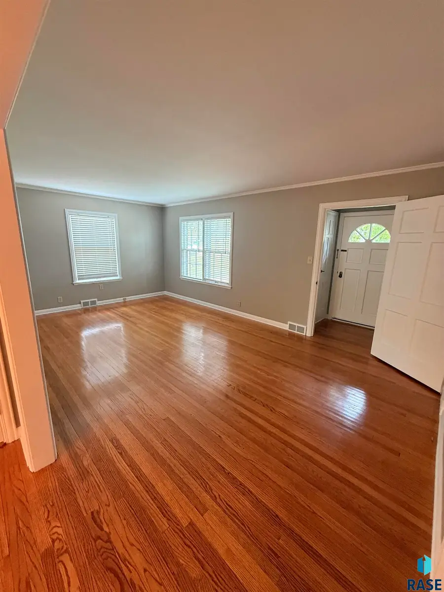 404 E 31st St, Sioux Falls, SD 57105 - #2