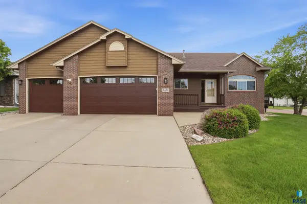 3420 S Fernwood Ave, Sioux Falls, SD 57110