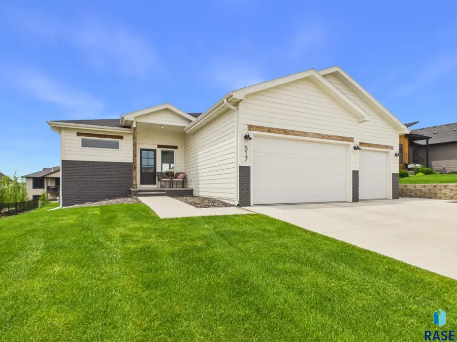 517 S Douglas Fir Ave, Sioux Falls, SD 57110 - #2