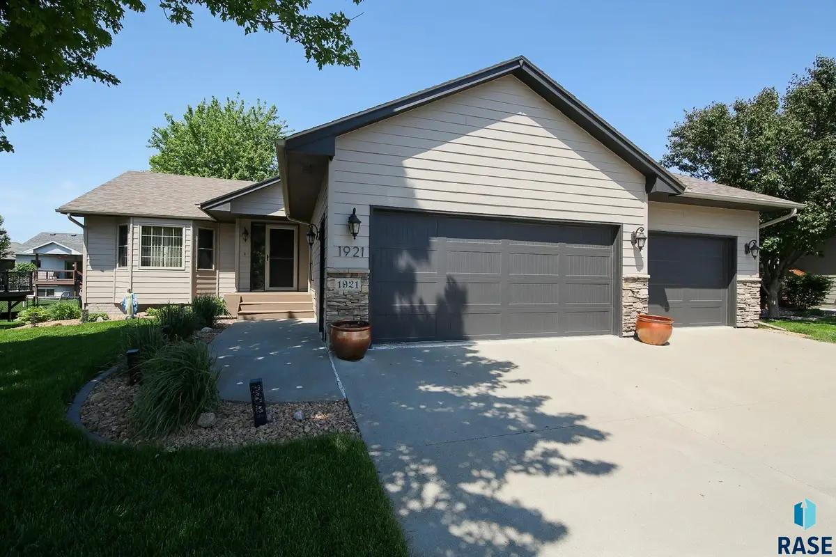 1921 S Shaw Ave, Sioux Falls, SD 57106 - #1
