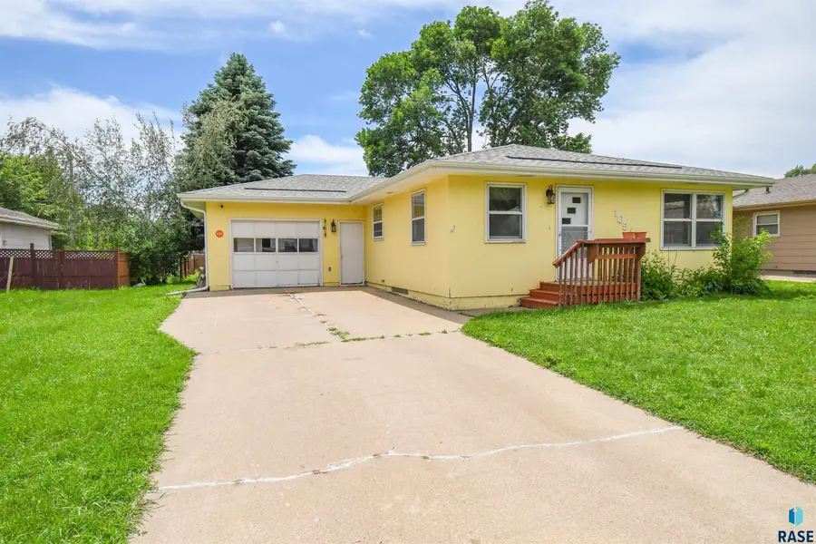 105 W 42nd St, Sioux Falls, SD 57105 - #2
