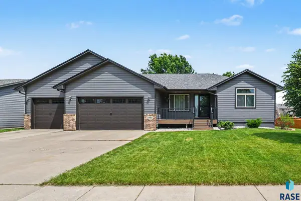 5804 S San Diego Ave, Sioux Falls, SD 57106