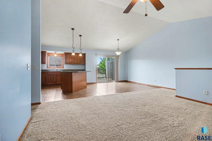 8611 W Grinn Pl, Sioux Falls, SD 57106 - #2