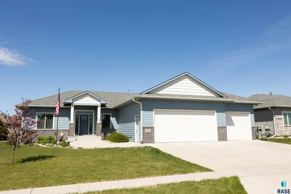 5405 Coneflower Cir, Sioux Falls, SD 57108