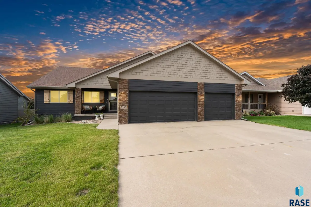 2900 E Buckingham St, Sioux Falls, SD 57108 - #1