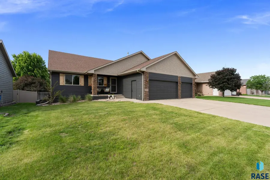 2900 E Buckingham St, Sioux Falls, SD 57108 - #3