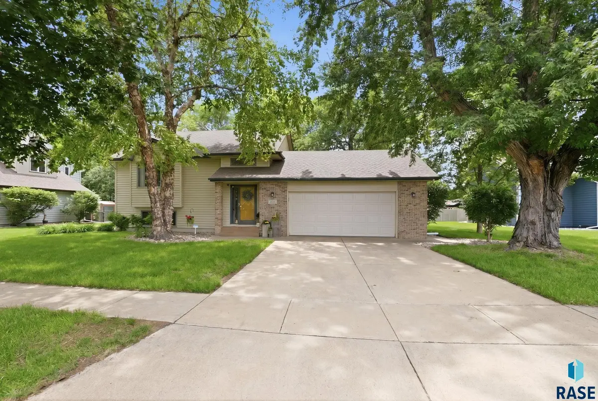 3021 Ralph Rogers Rd Rd, Sioux Falls, SD 57108 - #1