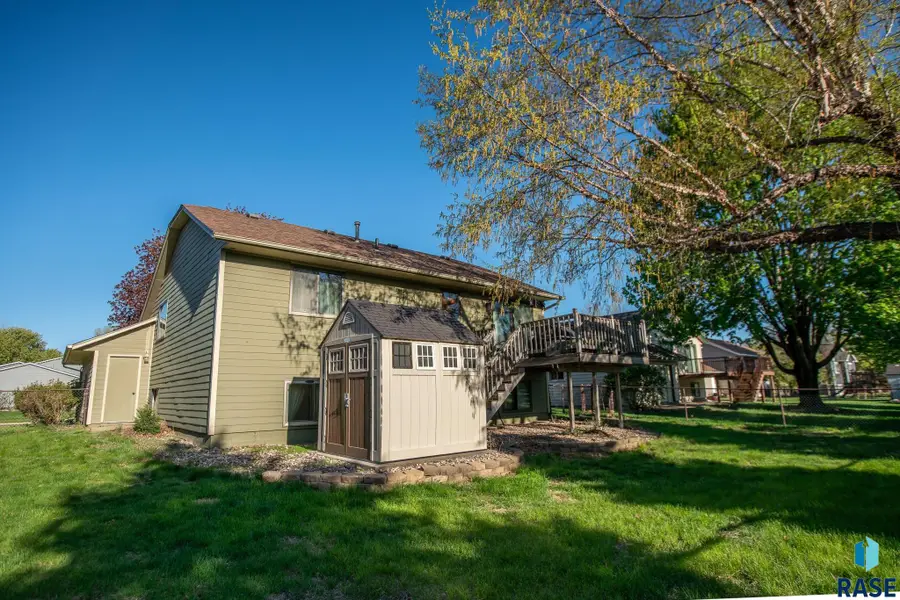708 S Lakota Ave, Brandon, SD 57005 - #2