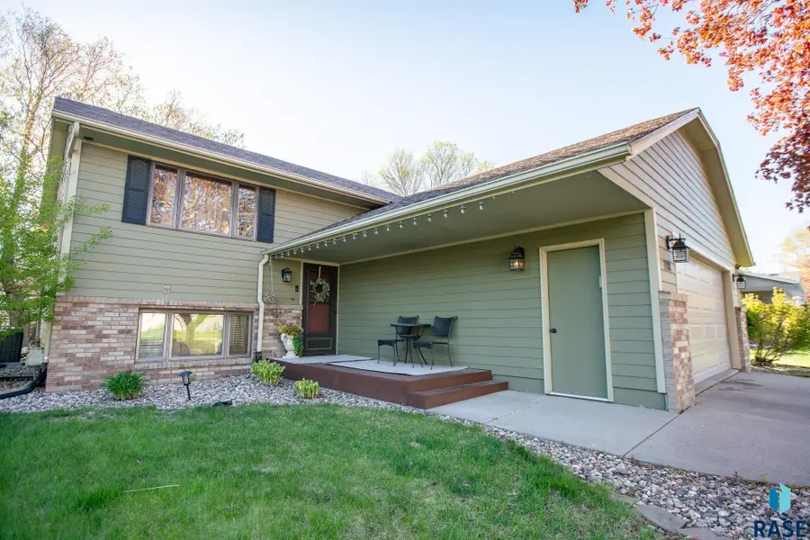 708 S Lakota Ave, Brandon, SD 57005 - #3