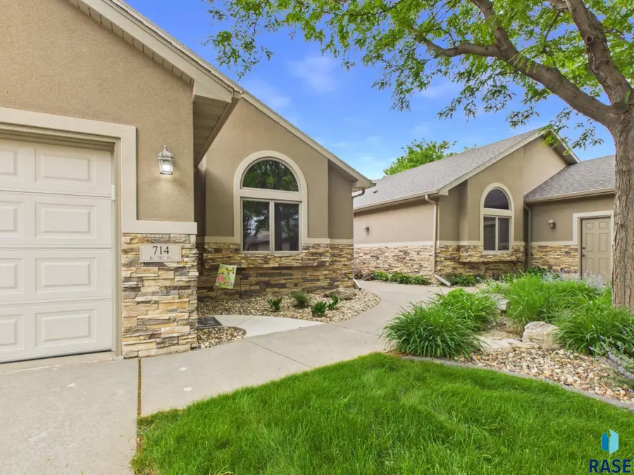 714 70th Pl E, Sioux Falls, SD 57108 - #3