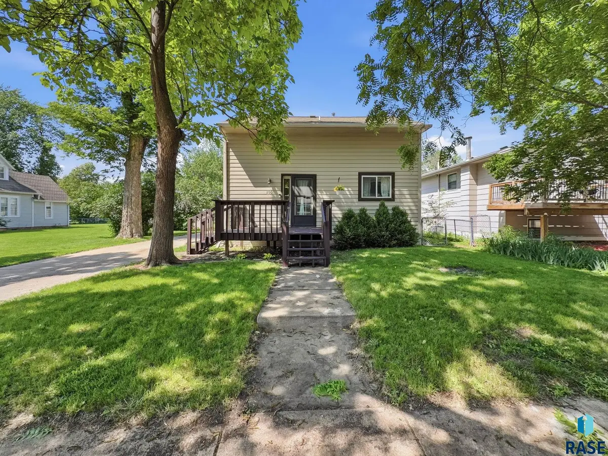 200 W Lotta St, Sioux Falls, SD 57105 - #1