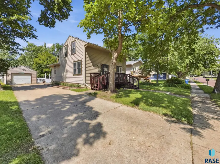 200 W Lotta St, Sioux Falls, SD 57105 - #2
