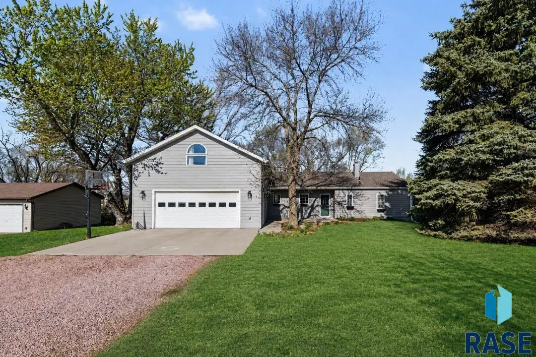 1301 S Splitrock Blvd, Brandon, SD 57005 - #1