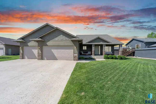 9004 W Gill Cir, Sioux Falls, SD 57106