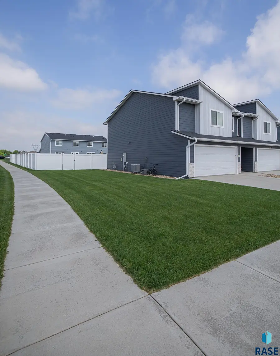 515 Harper Cir, Harrisburg, SD 57032 - #2