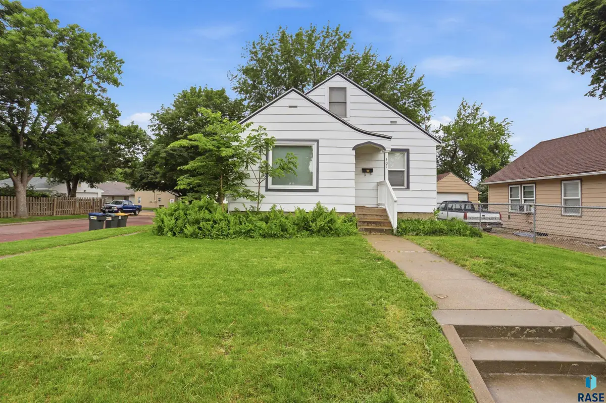 401 W 29th St, Sioux Falls, SD 57105 - #1