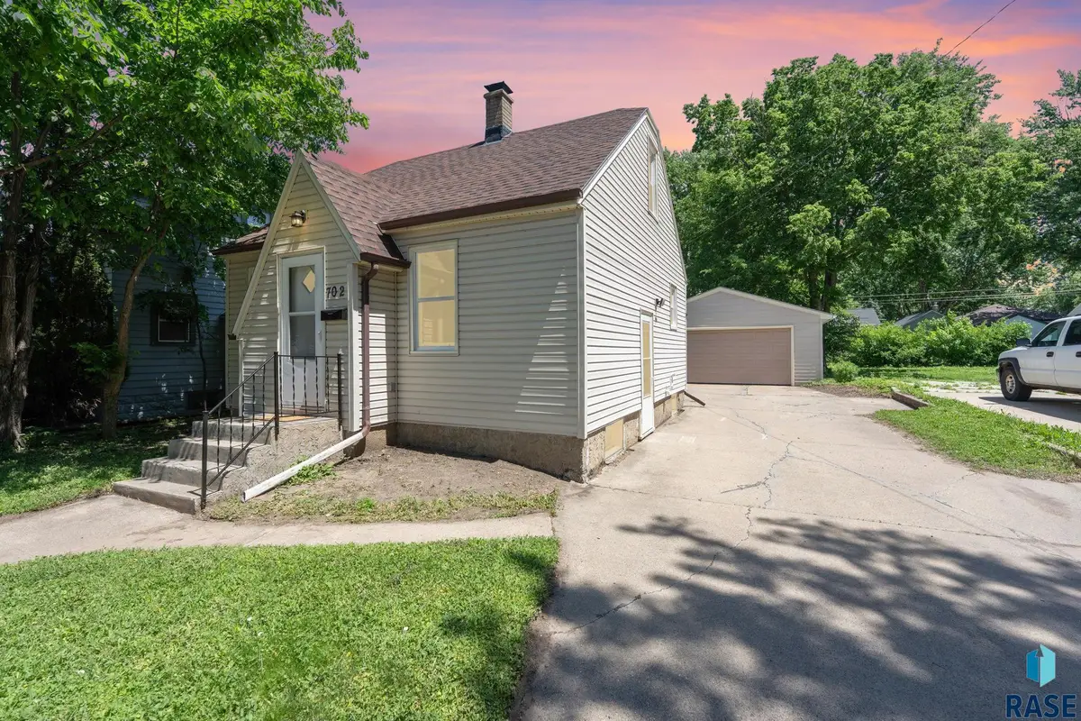 702 S Hawthorne Ave, Sioux Falls, SD 57104 - #1
