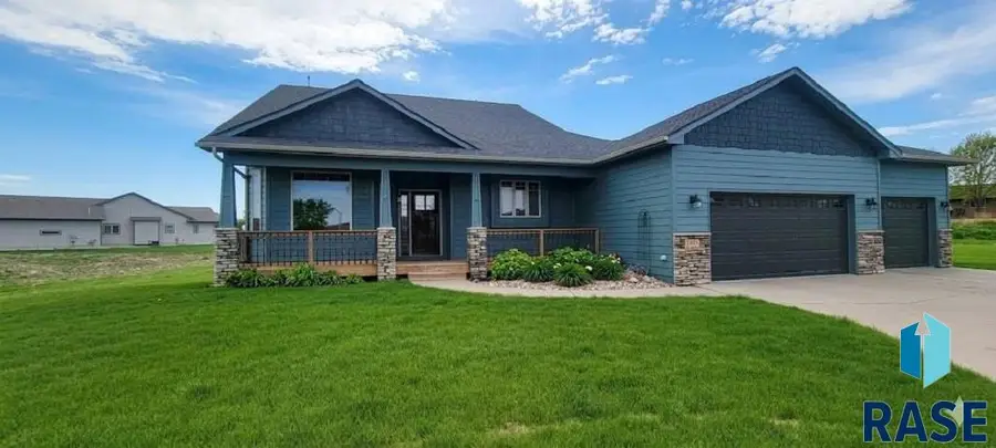 2401 E Baxter Cir, Sioux Falls, SD 57108 - #2