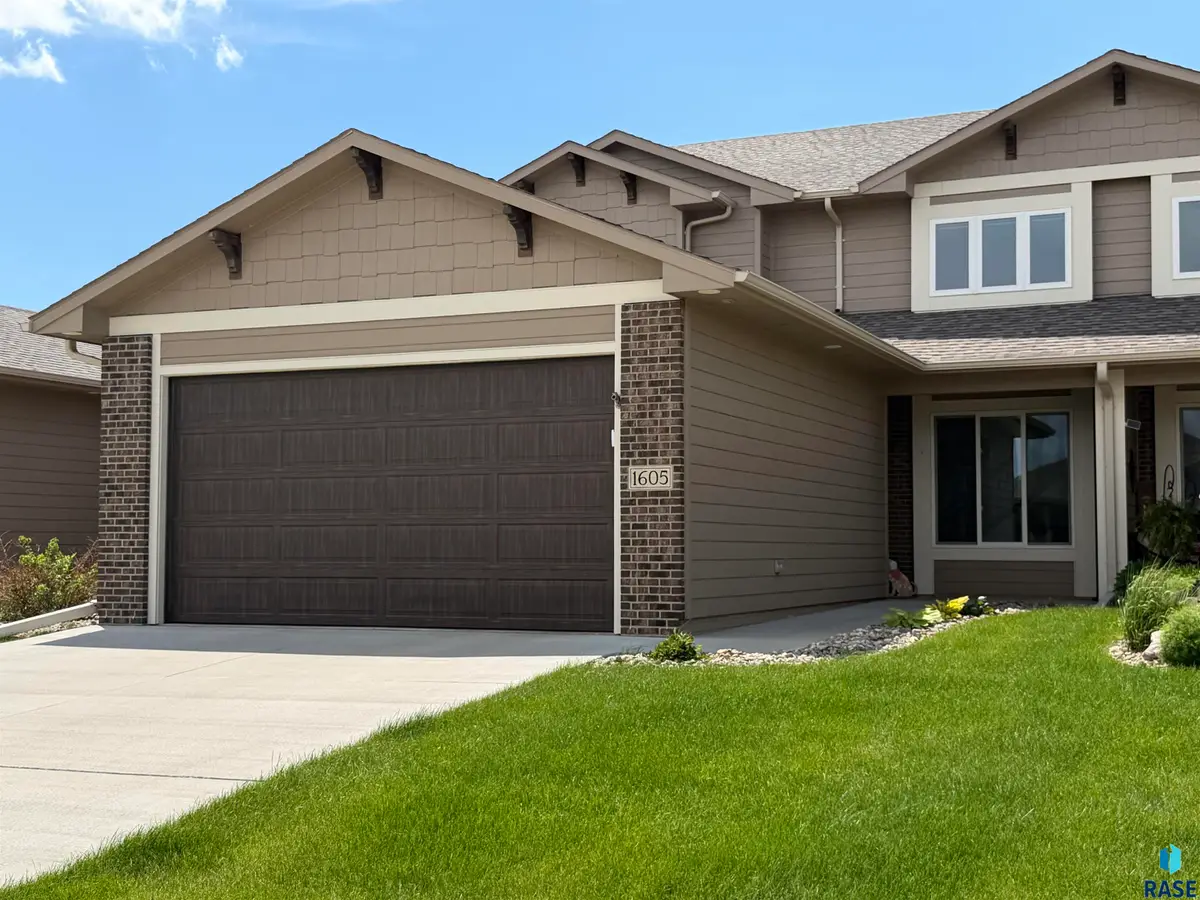 1605 S Meadowland Ave, Sioux Falls, SD 57106 - #1