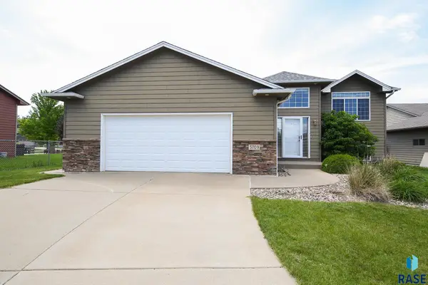 5709 S Kerry Ave, Sioux Falls, SD 57106