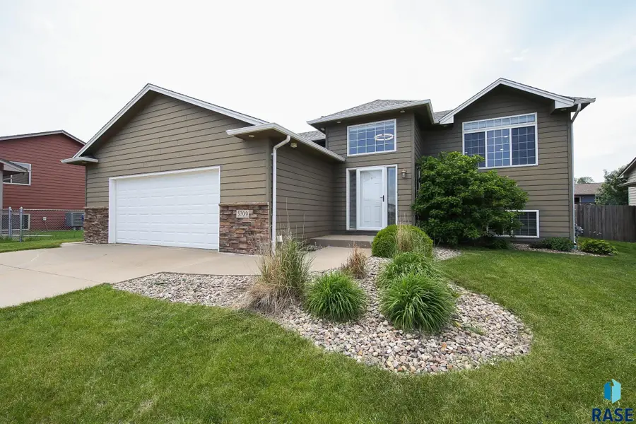 5709 S Kerry Ave, Sioux Falls, SD 57106 - #2