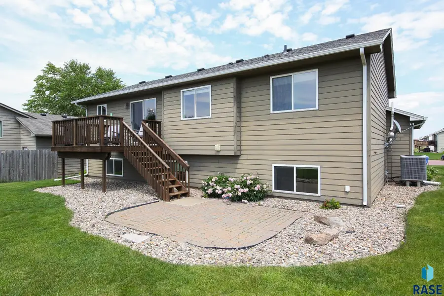 5709 S Kerry Ave, Sioux Falls, SD 57106 - #3