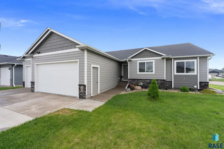 4001 S Catcher Ct, Sioux Falls, SD 57110 - #3