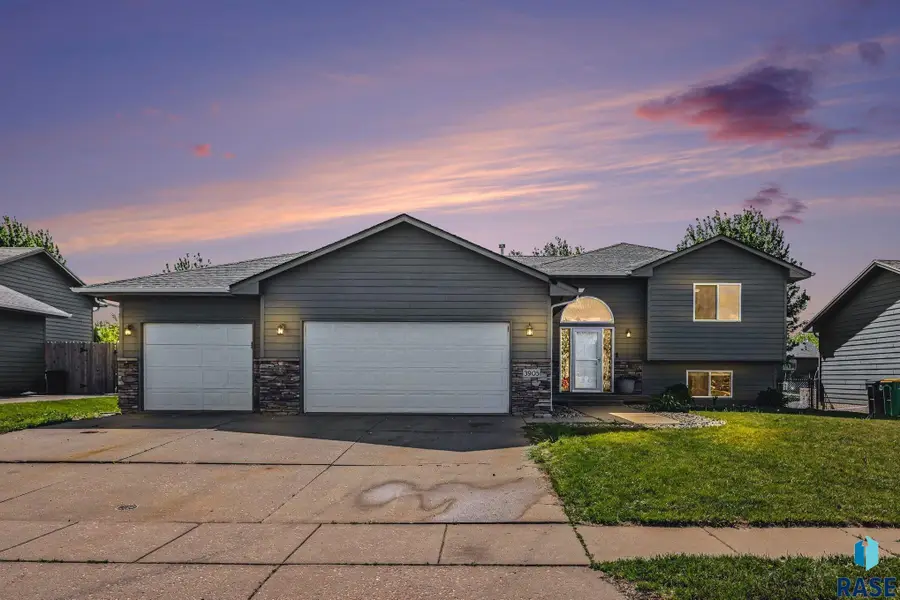 3905 Camden Ave, Sioux Falls, SD 57106 - #2