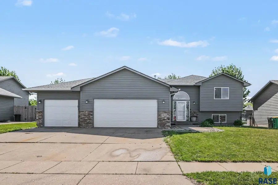 3905 Camden Ave, Sioux Falls, SD 57106 - #3