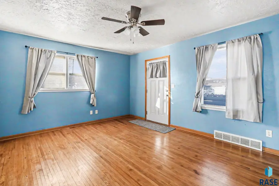 412 S Jefferson Ave, Sioux Falls, SD 57104 - #3